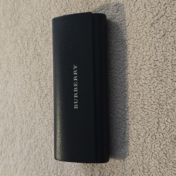 Burberry Accessories - BURBERRY Sunglasses Magnetic case with cleaning clothing​
